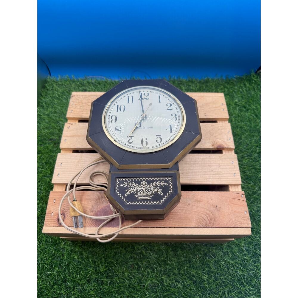 Vintage General Electric Wall Clock - Model 2128A - 9.25” Tall